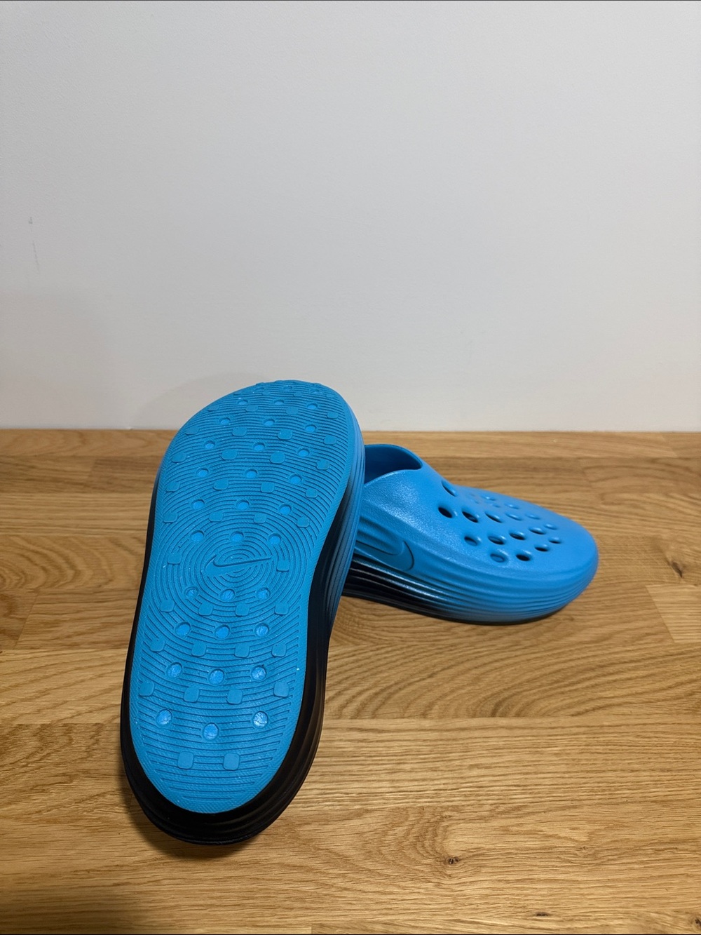Brand new mens Nike Rejuven8 size 9 Blue Slip-On Clogs - Picture 5 of 5